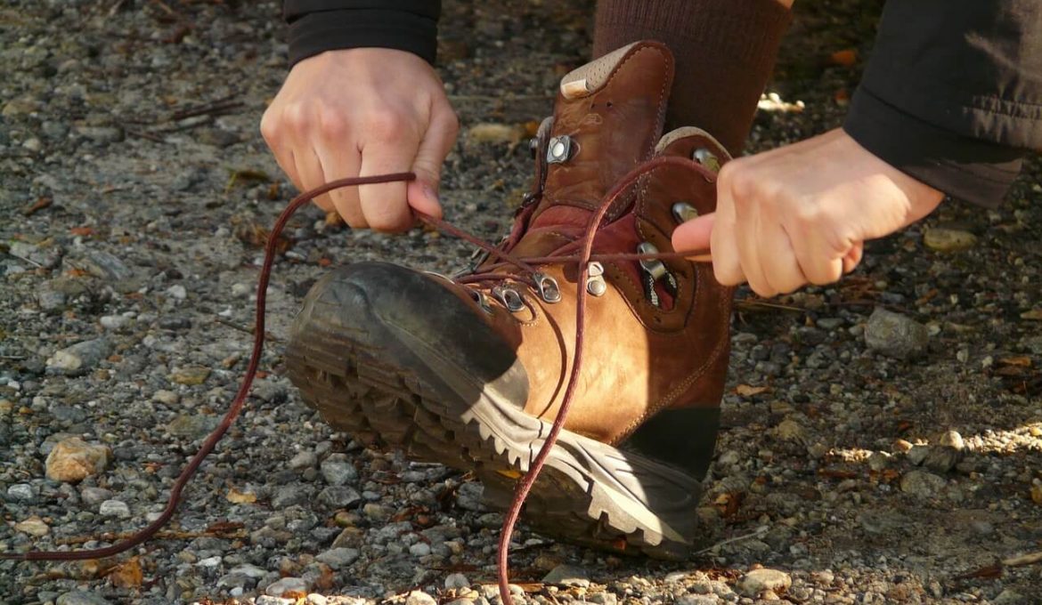 tie hiking boots